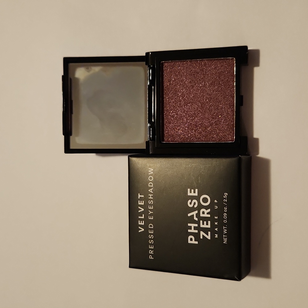 Phase Zero Eyeshadow in Velvet